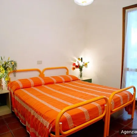 Row House With Garden For 8 Guests In Lignano Pineta 빌라 리그나노 사비아도로