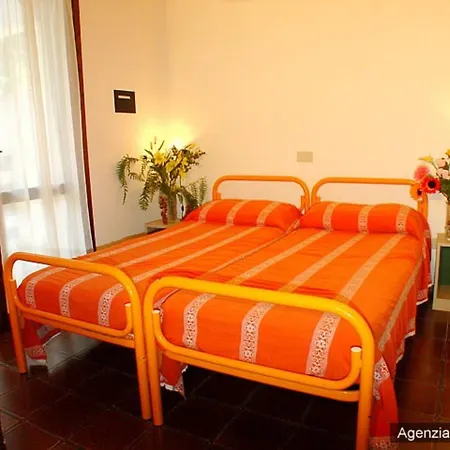 빌라 Row House With Garden For 8 Guests In Lignano Pineta 리그나노 사비아도로