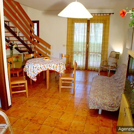빌라 Row House With Garden For 8 Guests In Lignano Pineta