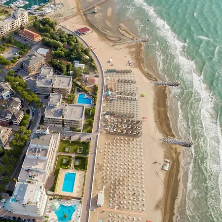 Row House With Garden For 8 Guests In Lignano Pineta *