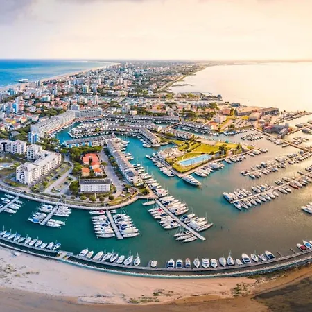 Row House With Garden For 8 Guests In Lignano Pineta Villa *