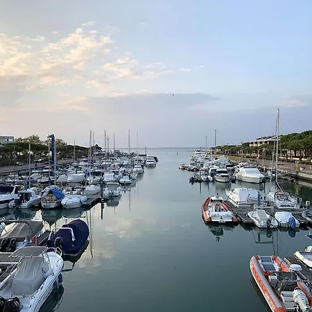 Villa Row House With Garden For 8 Guests In Lignano Pineta *