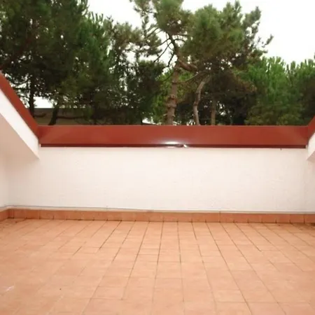 Row House With Garden For 8 Guests In Lignano Pineta 리그나노 사비아도로