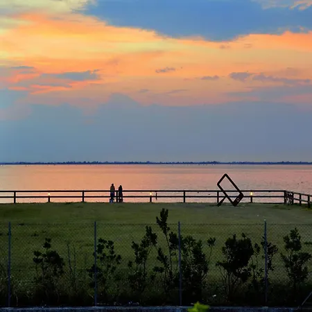 Row House With Garden For 8 Guests In Lignano Pineta Villa