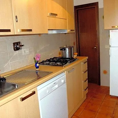 Row House With Garden For 8 Guests In Lignano Pineta فيلة