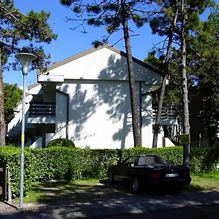 Row House With Garden For 8 Guests In Lignano Pineta فيلة *