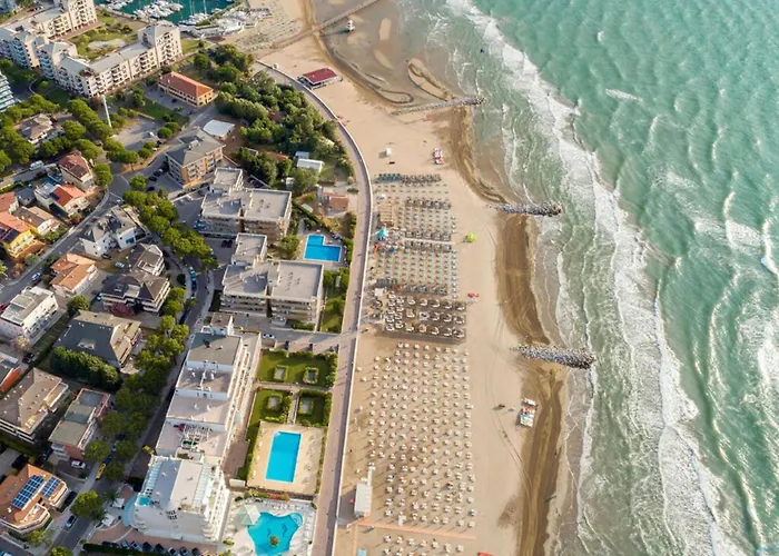 Row House With Garden For 8 Guests In Lignano Pineta *