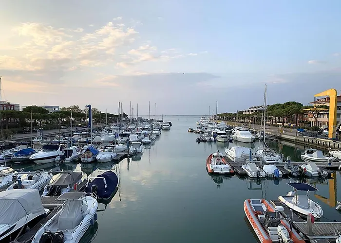 Villa Row House With Garden For 8 Guests In Lignano Pineta *